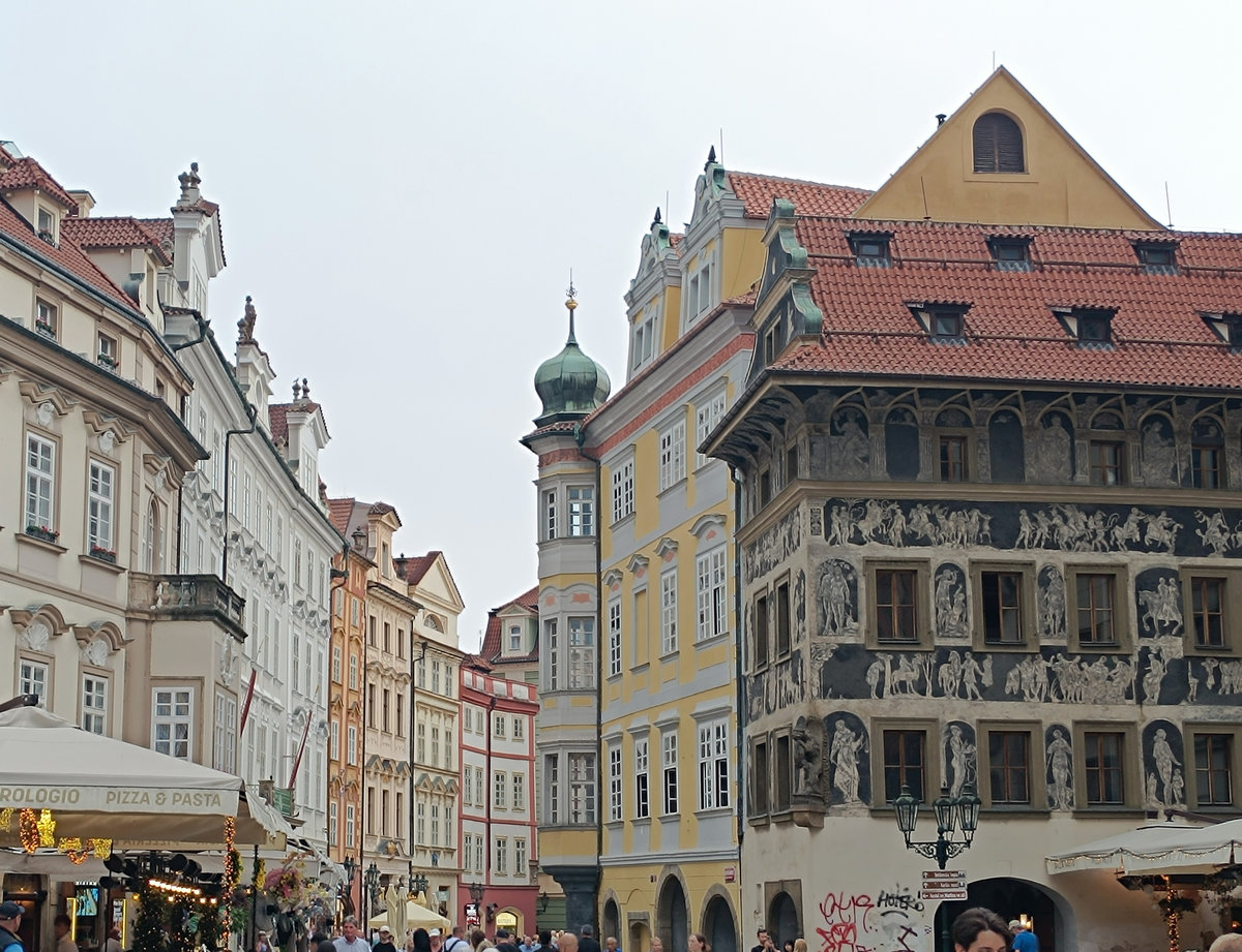 House at the Minute Prague — Dům U Minuty sgraffito facade Old Town Square